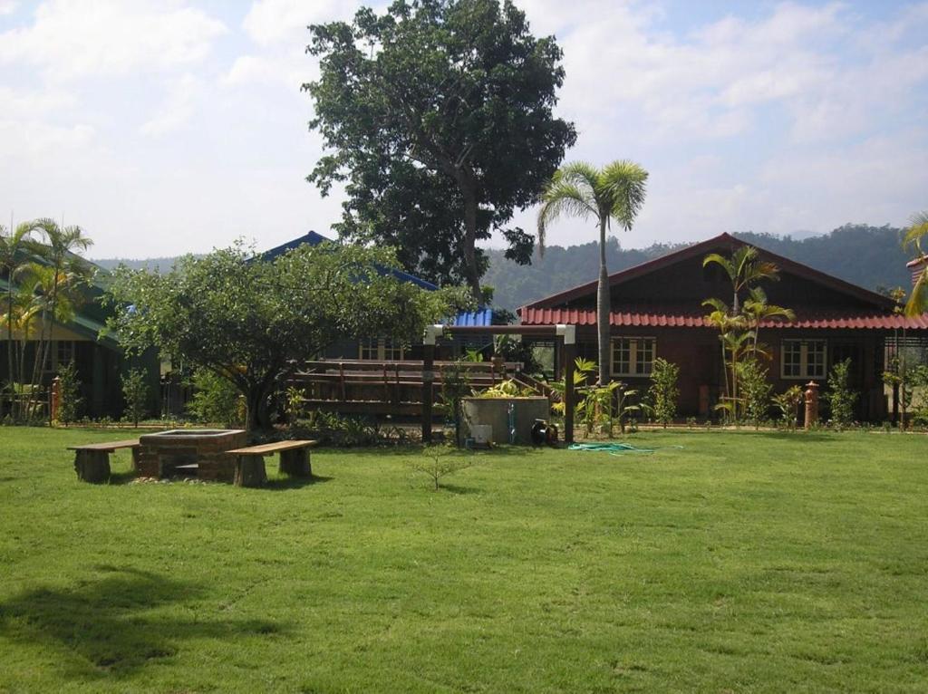 Tamarind Grand Resort Mae Sariang Exterior foto